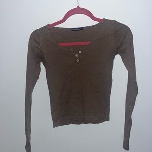 brandy melville brown top (i will sew hole before shipping)